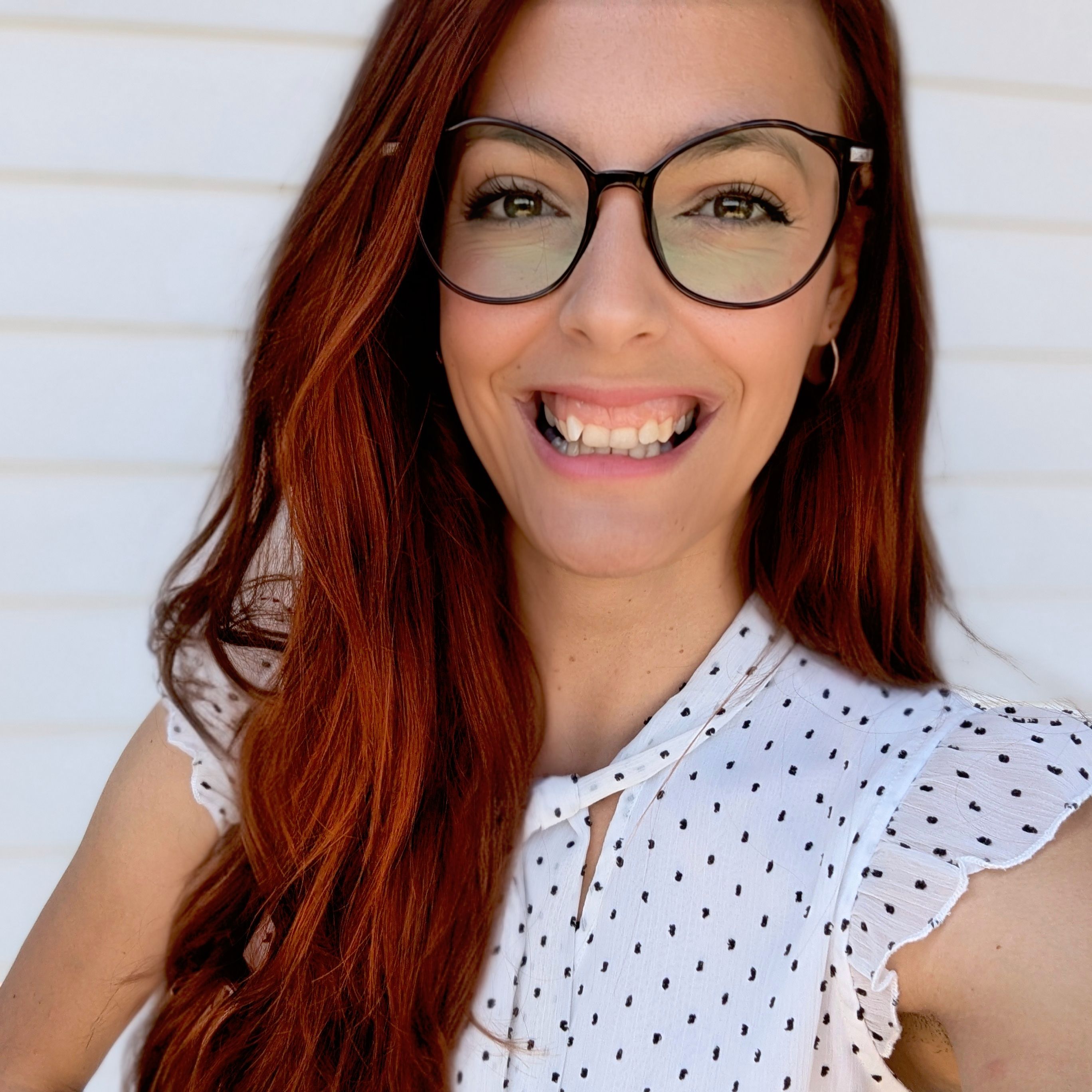 1. Charlène Brahim Entrepreneure | Directrice Générale | Directrice des Opérations